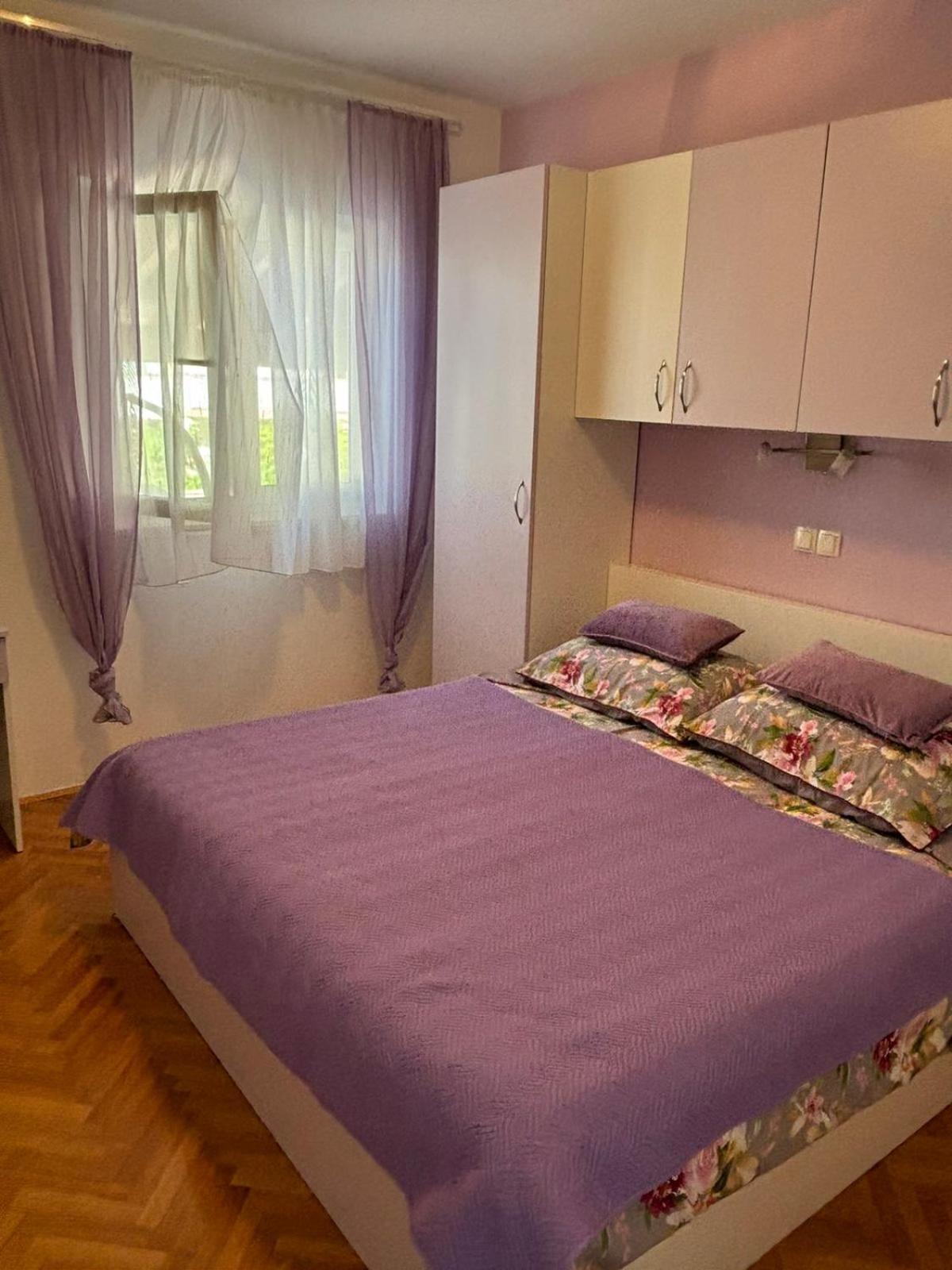 Lili Rab Apartment Rab Town Bilik gambar